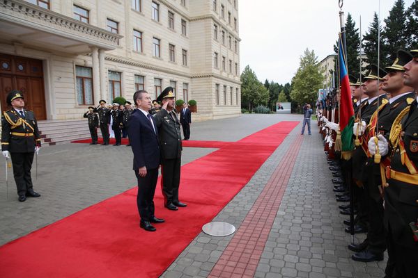 Министр национальной обороны Турецкой Республики Нуреттин Джаникли в Министерстве обороны Азербайджана - Sputnik Азербайджан