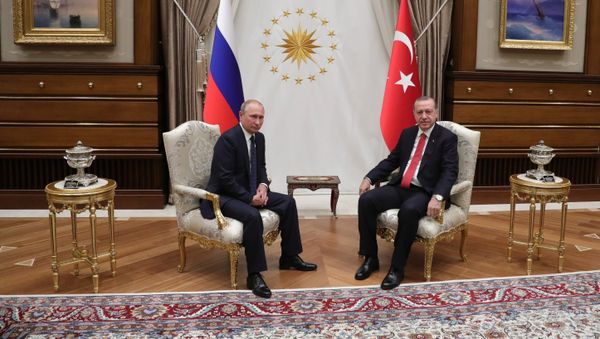 Президент РФ Владимир Путин и президент Турции Реджеп Тайип Эрдоган во время встречи во дворце президента Турецкой Республики в Анкаре, 28 сентября 2017 года - Sputnik Азербайджан