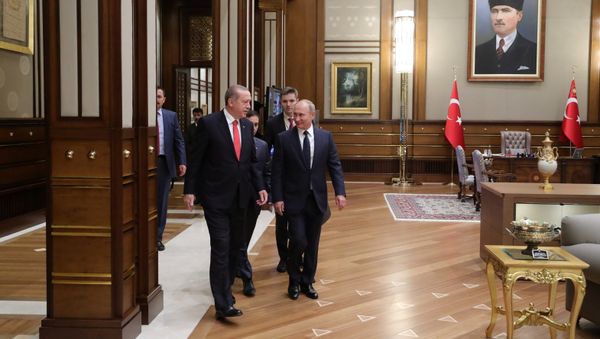 Президент РФ Владимир Путин и президент Турции Реджеп Тайип Эрдоган  во время встречи во дворце президента Турецкой Республики в Анкаре, 28 сентября 2017 года - Sputnik Азербайджан