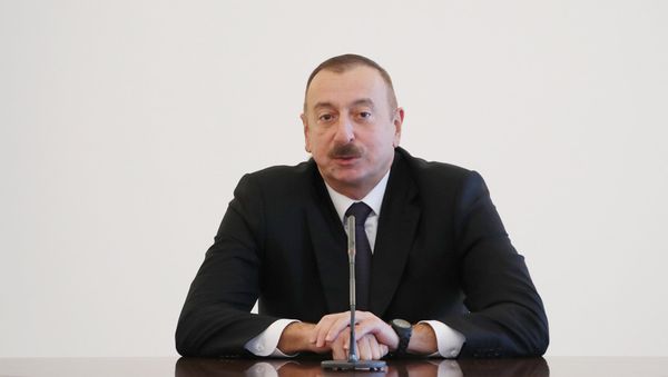 Президент Азербайджана Ильхам Алиев принял национальную женскую волейбольную сборную - Sputnik Азербайджан