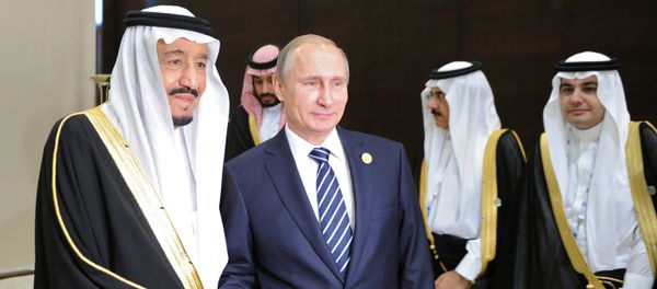Президент России Владимир Путин и король Саудовской Аравии, председатель Совета министров королевства Саудовская Аравия Сальман бен Абдельзир Аль Сауд, фото из архива - Sputnik Азербайджан