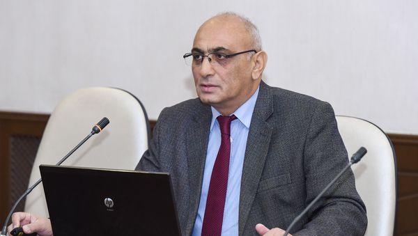 Заведующий отделением Республиканского центра сейсмологической службы при Национальной академии наук Азербайджана Тахир Мамедли - Sputnik Азербайджан