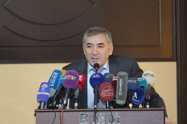 Председатель Национального совета по телерадиовещанию Нушираван Магеррамли в ходе конференции Роль средств массовой информации в защите и развитии литературного азербайджанского языка  - Sputnik Азербайджан