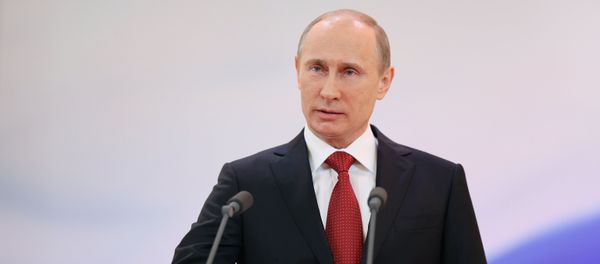 Избранный президент РФ Владимир Путин во время церемонии инаугурации в Андреевском зале Большого Кремлевского дворца. 7 мая 2012 года - Sputnik Азербайджан