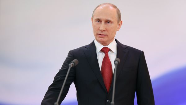 Избранный президент РФ Владимир Путин во время церемонии инаугурации в Андреевском зале Большого Кремлевского дворца. 7 мая 2012 года - Sputnik Азербайджан