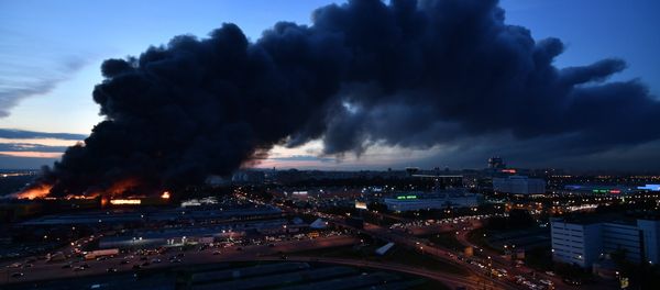 Пожар в торговом центре Синдика в Москве - Sputnik Азербайджан