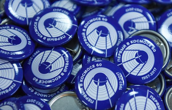 Выставка “Спутник-60”, посвященная первому запуску искусственного спутника земли в Российском информационно – культурном центре (РИКЦ) в Баку - Sputnik Азербайджан