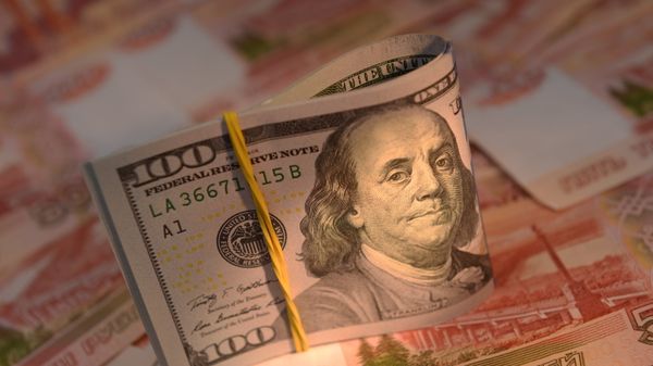Рубль и доллар, фото из архива - Sputnik Азербайджан