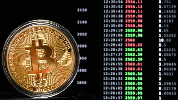 Криптовалюта биткойн, фото из архива - Sputnik Азербайджан