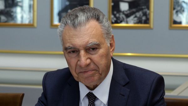 Председатель Госкомитета Азербайджана по делам беженцев и вынужденных переселенцев Али Гасанов - Sputnik Азербайджан