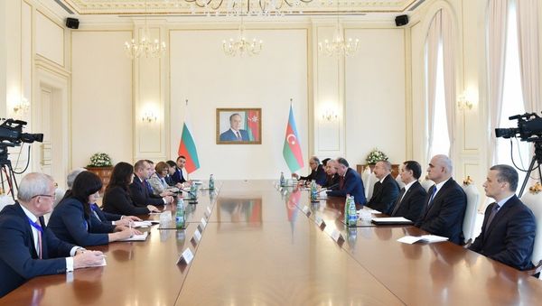 Состоялась встреча президентов Азербайджана и Болгарии в расширенном составе - Sputnik Азербайджан