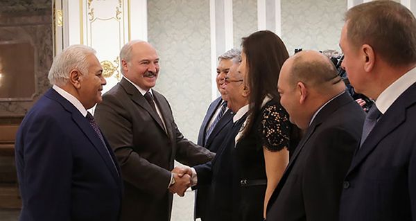 Президент Беларуси Александр Лукашенко на встрече с председателем Милли Меджлиса (парламента) Азербайджана Октаем Асадовым - Sputnik Азербайджан