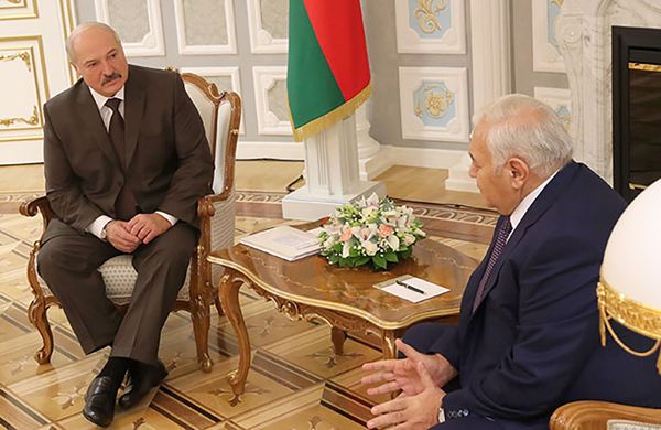 Президент Беларуси Александр Лукашенко на встрече с председателем Милли Меджлиса (парламента) Азербайджана Октаем Асадовым - Sputnik Азербайджан