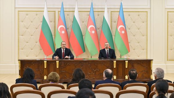 Президент Ильхам Алиев и Президент Румен Радев выступили с заявлениями для печати - Sputnik Азербайджан