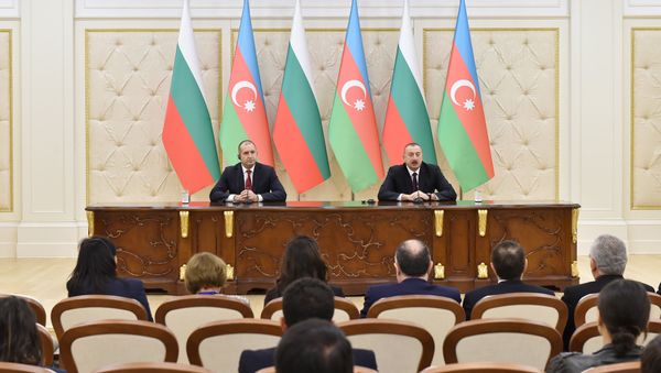 Президент Ильхам Алиев и Президент Румен Радев выступили с заявлениями для печати - Sputnik Азербайджан