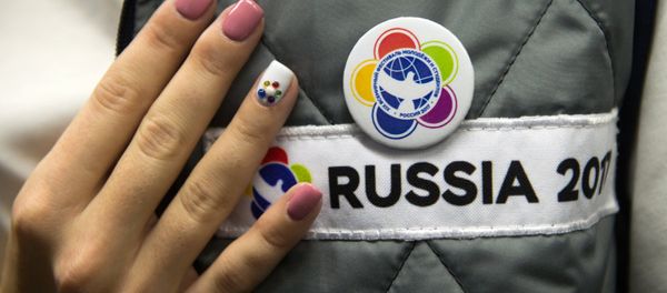 Экспозиция Мы мечтою о мире живём! в поезде-музее Новониколаевск-Новосибирск - Sputnik Азербайджан