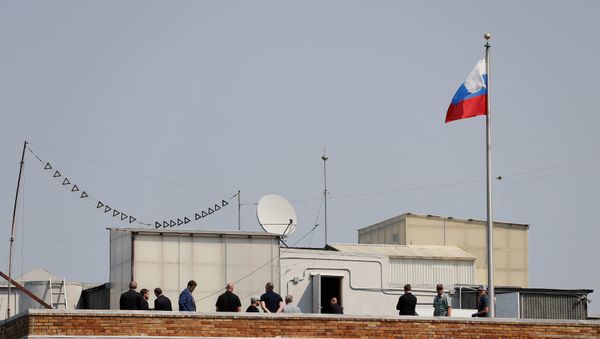 Флаг над зданием Генконсульства России в Сан-Франциско - Sputnik Азербайджан