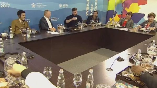 Выступление Владимира Путина на XIX Всемирном фестивале молодежи и студентов в Сочи - Sputnik Азербайджан