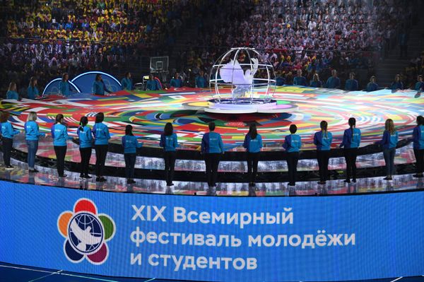 Церемония открытия XIX Всемирного фестиваля молодёжи и студентов Церемония открытия XIX Всемирного фестиваля молодёжи и студентов - Sputnik Азербайджан