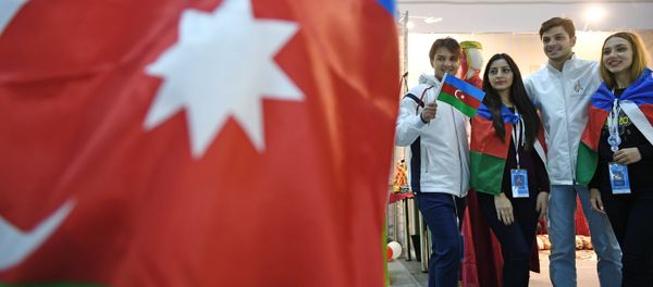 Участники XIX Всемирного фестиваля молодежи и студентов в Сочи - Sputnik Азербайджан