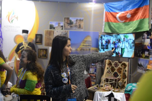Стенд Азербайджана на выставке Youth Expo в Сочи, которая проходит в рамках XIX Всемирного фестиваля молодежи и студентов - Sputnik Азербайджан