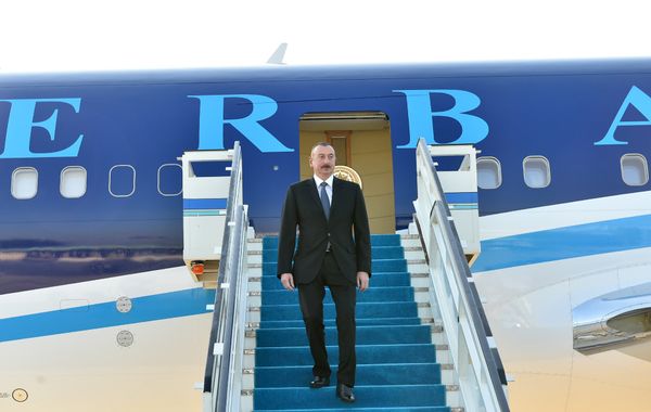 Президент Азербайджана Ильхам Алиев в Международном аэропорту Стамбула имени Ататюрка - Sputnik Азербайджан