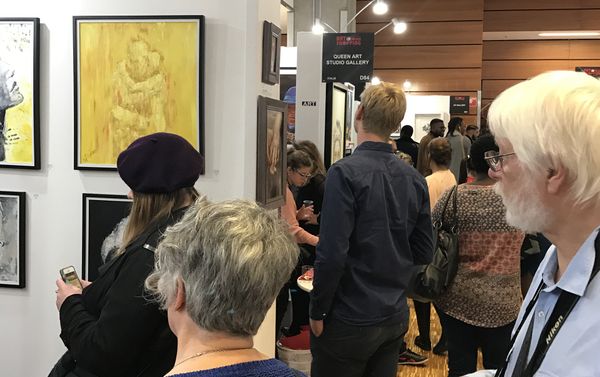 Международный фестиваль современного искусства Art Shopping. Выставочный зал Карусель де Лувр, Париж. 20 октября 2017 года - Sputnik Азербайджан