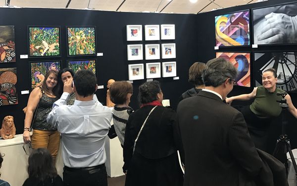 Международный фестиваль современного искусства Art Shopping. Выставочный зал Карусель де Лувр, Париж. 20 октября 2017 года - Sputnik Азербайджан