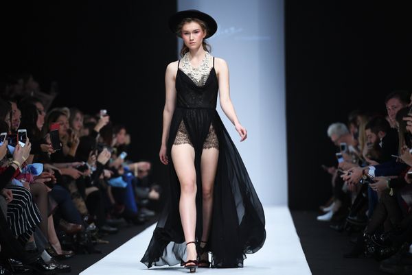Mercedes-Benz Fashion Week Russia. День первый - Sputnik Азербайджан