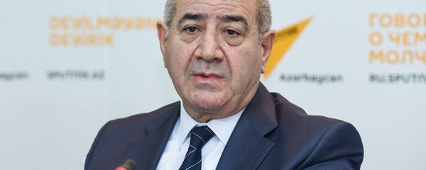 Директор Республиканского центра сейсмологической службы НАНА Гурбан Етирмишли в ходе пресс-конференции в Международном мультимедийном пресс-центре Sputnik Азербайджан, 25 октября 2017 года - Sputnik Азербайджан