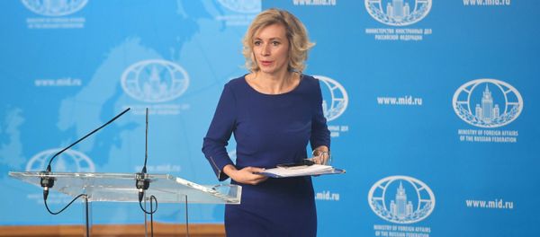 Официальный представитель министерства иностранных дел России Мария Захарова во время брифинга в Москве - Sputnik Азербайджан
