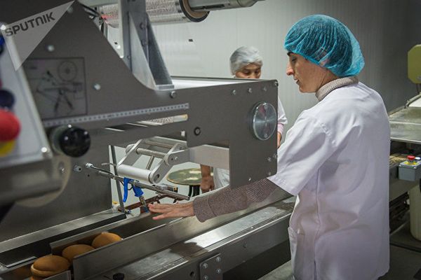 Процесс производства булочек  - Sputnik Азербайджан
