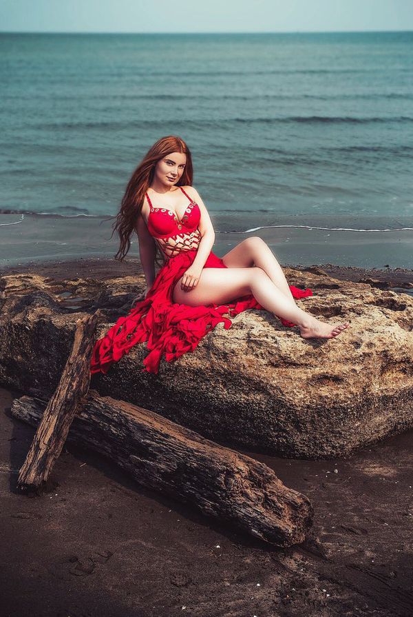 Новая фотосессия обладательницы титула II Vice Mrs. Top of the World-2015 Теграны Бахрузи - Sputnik Азербайджан