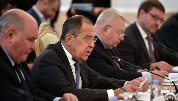 Министр иностранных дел РФ Сергей Лавров на заседании Совета глав субъектов РФ в Доме приемов МИД России, 27 октября 2017 года - Sputnik Азербайджан