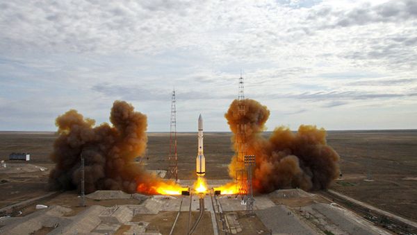 Старт ракеты-носителя Протон-М с Байконура, фото из архива - Sputnik Азербайджан
