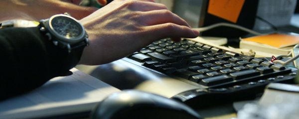 Работа за компьютером, фото из архива - Sputnik Азербайджан