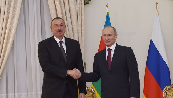 Президент Азербайджана Ильхам Алиев и президент Российской Федерации Владимир Путин во время встречи в Тегеране, 1 ноября 2017 года - Sputnik Азербайджан