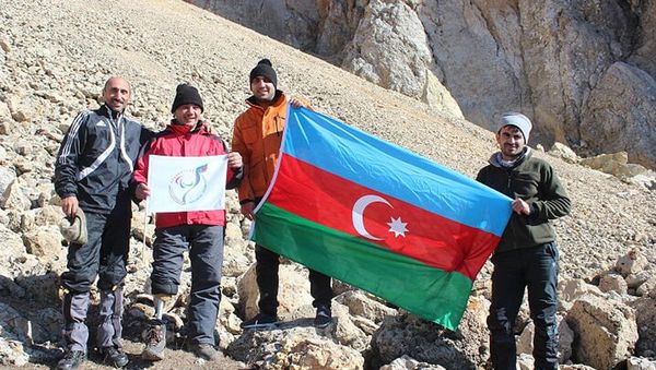 Паралимпиец, ветеран Карабахской войны Галиб Алиев, совершивший восхождение на пик Гейдар зирвеси - Sputnik Азербайджан