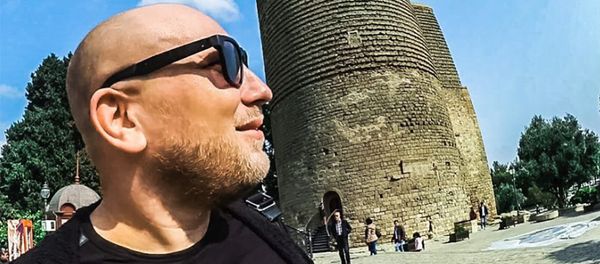 Известный российский блогер –путешественник Crazy Maks (Безумный Макс) приехал в Азербайджан - Sputnik Азербайджан