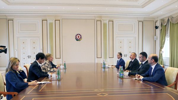 Президент Ильхам Алиев принял делегацию во главе с зампредом Сената Италии - Sputnik Азербайджан
