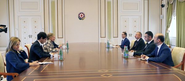 Президент Ильхам Алиев принял делегацию во главе с зампредом Сената Италии - Sputnik Азербайджан