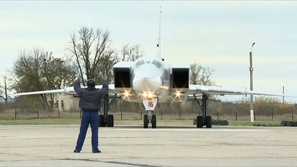 Авиаудары бомбардировщиками Ту-22М3 ВКС РФ по объектам террористов в провинции Дейр-эз-Зор - Sputnik Азербайджан