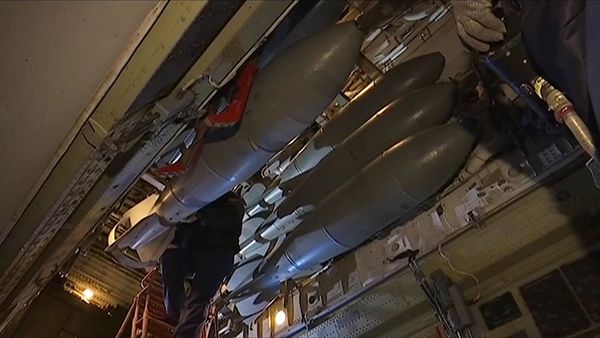 Авиаудары бомбардировщиками Ту-22М3 ВКС РФ по объектам террористов в провинции Дейр-эз-Зор - Sputnik Азербайджан