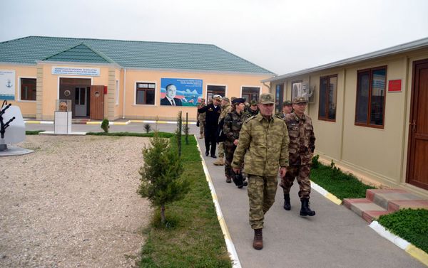 Военные атташе зарубежных стран, аккредитованные в Азербайджане, посетили Военно-морские силы - Sputnik Азербайджан