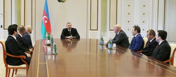 Президент Ильхам Алиев принял делегацию в составе победителей командного чемпионата Европы по шахматам - Sputnik Азербайджан