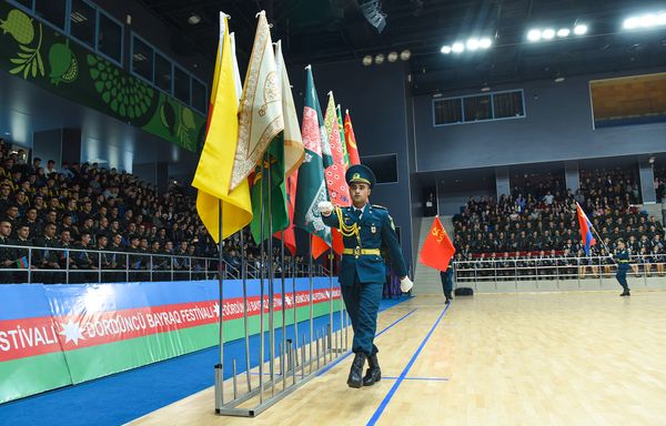 Четвертый фестиваль флага, посвященный празднованию Дня Государственного флага, в Бакинском дворце спорта - Sputnik Азербайджан