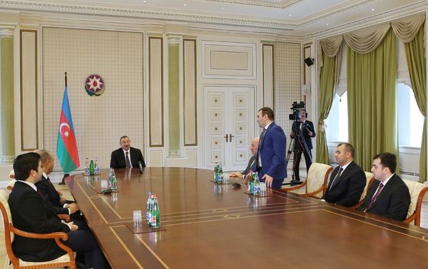 Президент Ильхам Алиев принял делегацию в составе победителей командного чемпионата Европы по шахматам - Sputnik Азербайджан