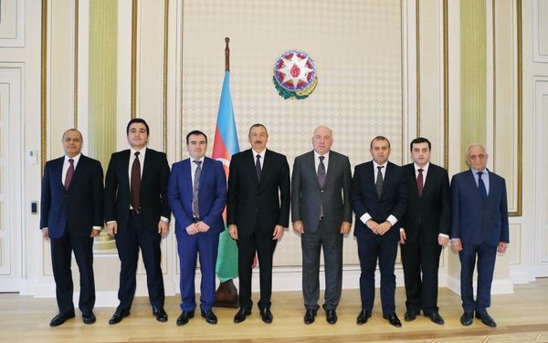 Президент Ильхам Алиев принял делегацию в составе победителей командного чемпионата Европы по шахматам - Sputnik Азербайджан