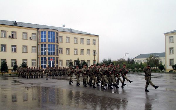 Торжественная церемония вручения Боевого Знамени “Н”-ской воинской части Военно-воздушных сил Азербайджана - Sputnik Азербайджан