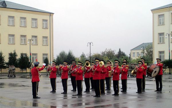 Торжественная церемония вручения Боевого Знамени “Н”-ской воинской части Военно-воздушных сил Азербайджана - Sputnik Азербайджан